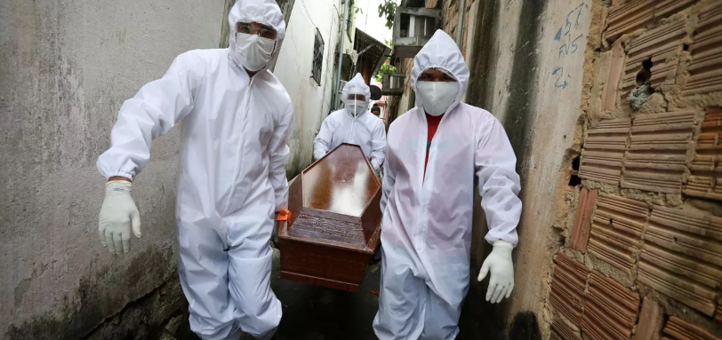 Família abre caixão em velório e cinco são contaminados por Covid-19