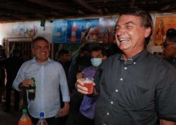 PCdoB quer comer o “fígado” cor-de-rosa de Bolsonaro