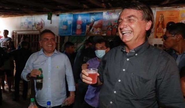 PCdoB quer comer o “fígado” cor-de-rosa de Bolsonaro