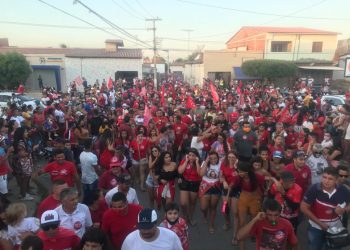 JAGUARUANA/CE – ANA TEREZA ARRASA NAS MANIFESTAÇÕES SE DESTACA E AVANÇA NA LIDERANÇA