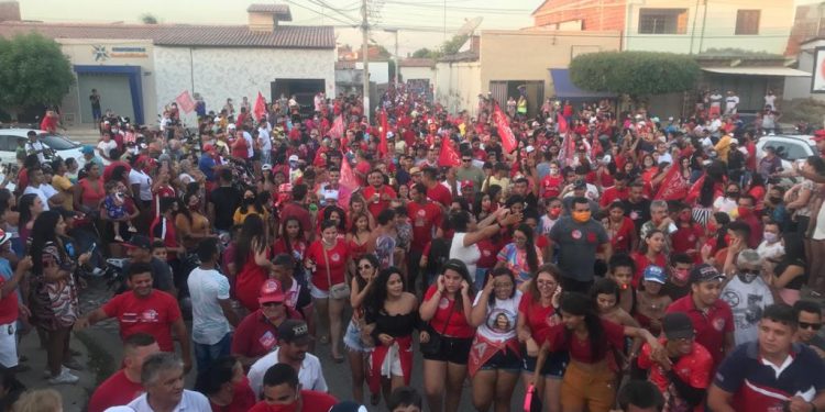 JAGUARUANA/CE – ANA TEREZA ARRASA NAS MANIFESTAÇÕES SE DESTACA E AVANÇA NA LIDERANÇA