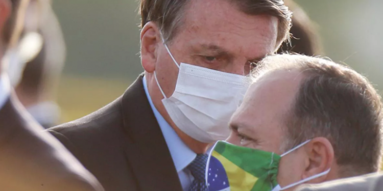 Estadão diz, em editorial, que Bolsonaro é um presidente ignorante que atua contra a saúde dos brasileiros