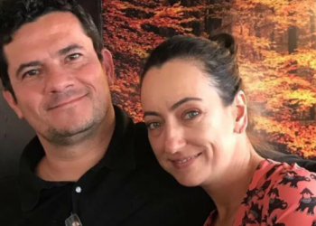 Esposa de Moro perde o equilíbrio e chama seus seguidores de “otários”