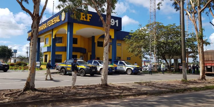 São Luís/MA – PRF em flagra três ônibus na BR 135 transportando eleitores para o interior do Estado do Maranhão