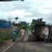 Pedreiras/MA – Trator cai de caminhão na manhã desta terça-feira na MA-122