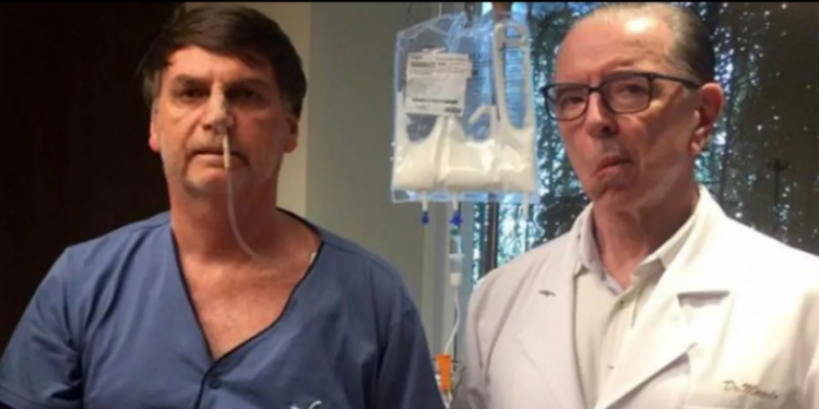 Em áudio, médico de Bolsonaro minimiza a Covid-19 e afirma que vacina matou voluntário brasileiro