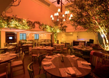 Polícia analisa imagens de boate onde modelo diz ter sido dopada por senador