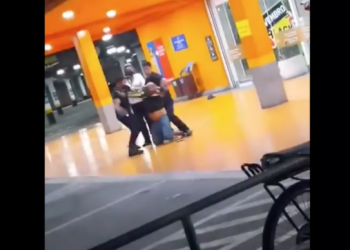 Porto Alegre/RS – Homem negro é espancado até a morte por dois seguranças do Carrefour na véspera do Dia da Consciência Negra