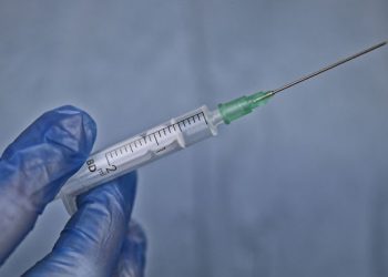 Autorização para vacina poderá ser dada em até 10 dias, diz Anvisa