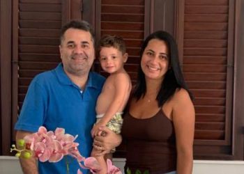 SÃO LUIS / MA – Dr. Herbet (advogado) e família desejam Boas Festas e Próspero Ano Novo para todos os clientes.