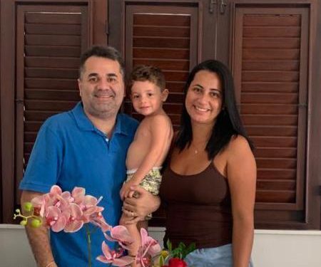 SÃO LUIS / MA – Dr. Herbet (advogado) e família desejam Boas Festas e Próspero Ano Novo para todos os clientes.