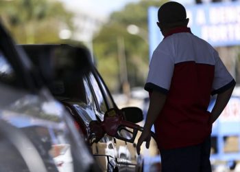Petrobras anuncia aumento de 5% para gasolina e 4% para diesel a partir de amanhã