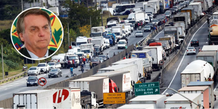 Caminhoneiros se dizem traídos por Bolsonaro e articulam greve