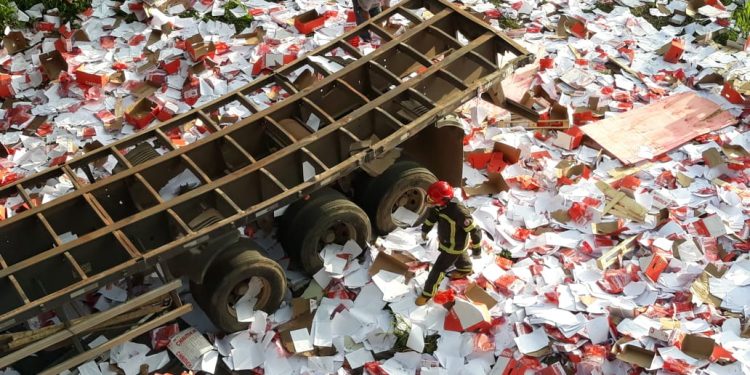 Codó/MA – Motorista perde o controle da direção e caminhão cai de ponte na BR-316