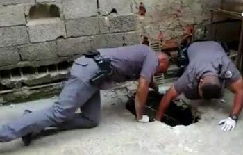 Rio de Janeiro/RJ – Filho “concreta” o próprio pai em buraco para usar o dinheiro do idoso