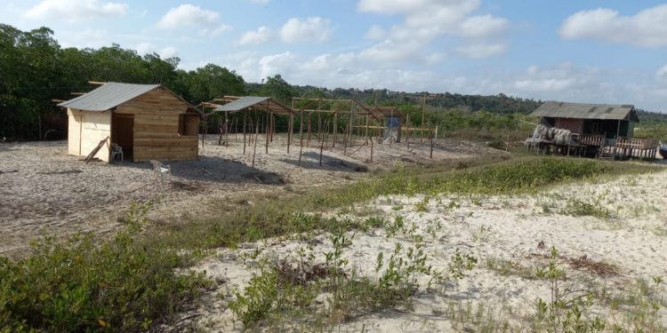 São Luís/MA – Construções irregulares e ilegais são removidas na praia do Araçagy