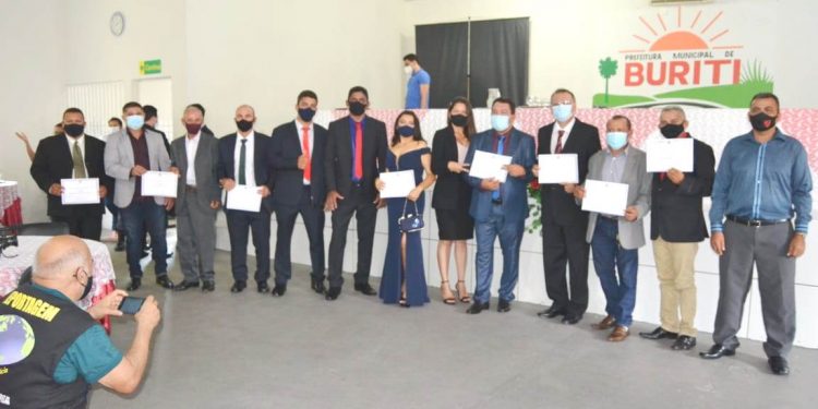 BURITI /MA – TRE DIPLOMA ARNALDO CARDOSO (PL) E JENILSON GOUVEIA (PATRIOTAS) PREFEITO E VICE ELEITOS PELA COLIGAÇÃO “JUNTOS POR UM BURITI MELHOR”