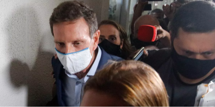 Desembargador confronta STJ e não expede alvará de soltura de Crivella