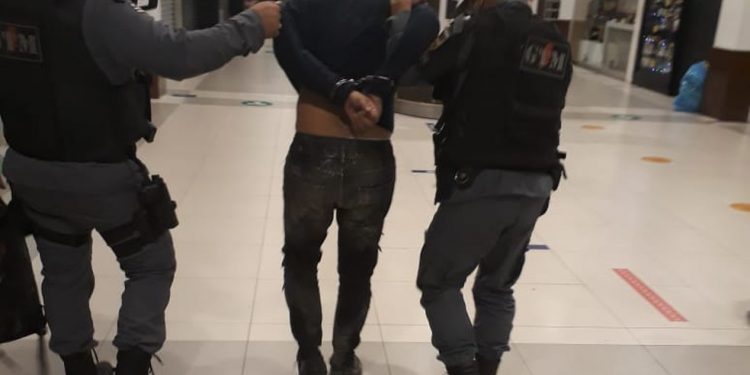 São Luís/MA – Ladrão cai de forro ao tentar roubar loja em shopping