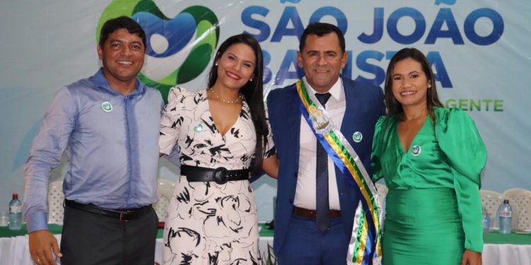 SÃO JOÃO BATISTA / MA – MECINHO E MAYARA FORAM EMPOSSADOS PREFEITO E VICE-PREFEITA e 11 VEREADORES