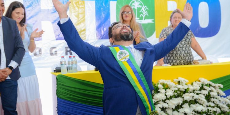 PERITORÓ / MA – Empossados Dr. Júnior e Joana da Amovelar como prefeito e vice-prefeita, com grande participação popular