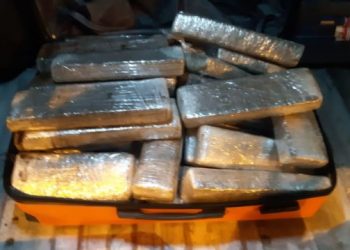 Caxias/MA – PRF apreende 71 tabletes de maconha escondidos em duas malas na BR-316/MA
