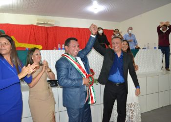 BURITI / MA – OVACIONADOS PELO POVO “O LISO” FOI EMPOSSADO OFICIALMENTE PARA GOVERNAR QUATRO ANOS