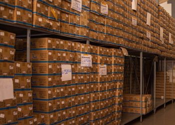 São Luís/MA – Flávio Dino divulga imagens de caixas de seringas para a vacinação no Maranhão