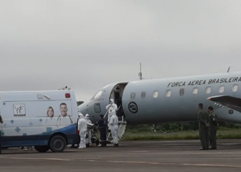 Manaus/AM – Pacientes embarcam rumo ao Hospital Universitário em São Luís
