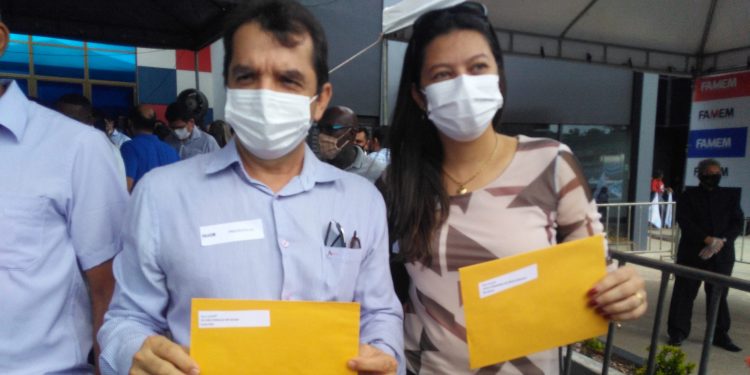 BACABEIRA /MA – O casal Dr. Hilron Gonçalo e Fernanda Gonçalo esteve presente na eleição da FAMEM para escolher o novo presidente.