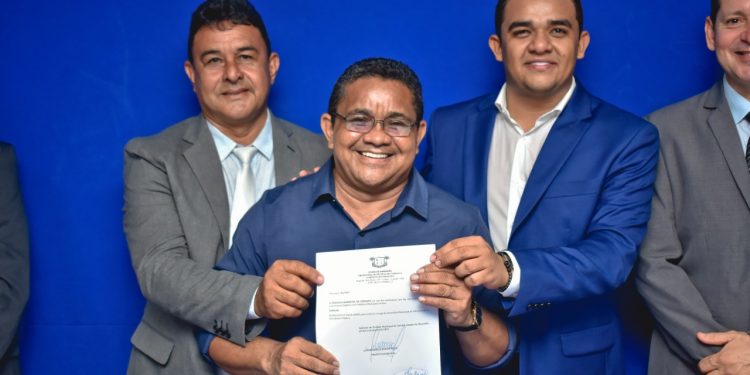 COROATÁ / MA – Luiz da Amovelar Filho (PT) e Juscelino da Fazendinha (PT) tomam posse com mais 15 vereadores.