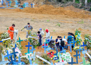 Manaus bate novo recorde: 213 enterros em 24 horas