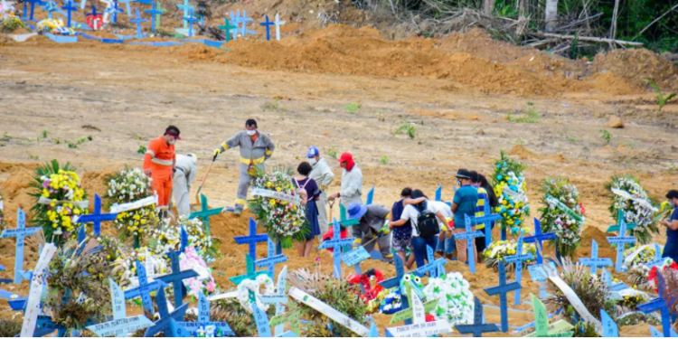 Manaus bate novo recorde: 213 enterros em 24 horas