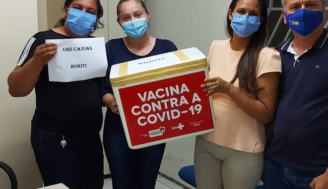 BURITI/MA – A ESPERANÇA NA LUTA CONTRA COVID-19: Secretária municipal de saúde Shirley Gouveia recebe o primeiro lote de vacina contra o coronavírus