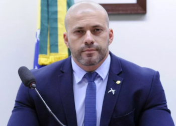 Ao ser preso, deputado ataca Alexandre de Moraes: ‘Você está entrando numa queda de braço que não pode vencer’