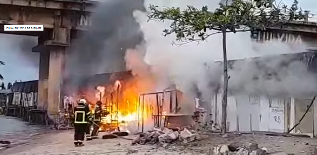 São Luís/MA – Casebres pegam fogo embaixo da ponte José Sarney na capital