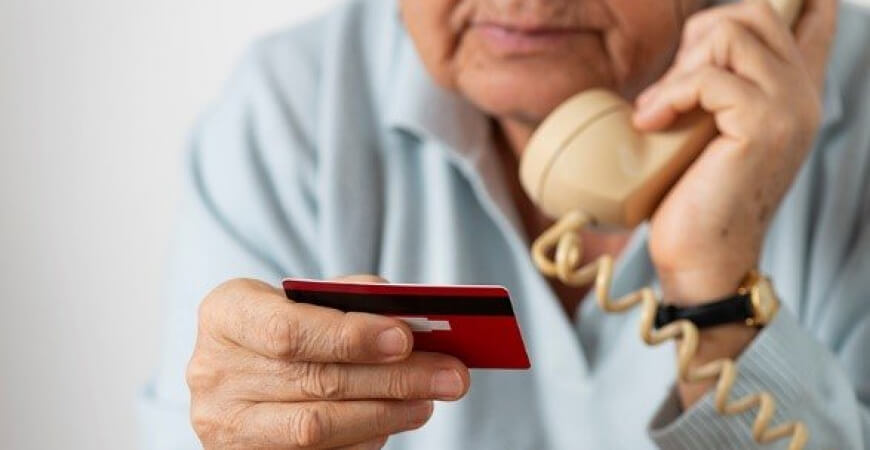 Maracaçumé/MA – Mulher é presa por aplicar golpes financeiros em aposentados