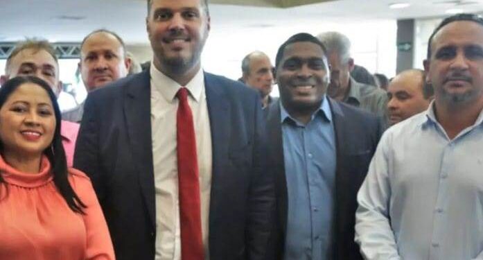 MATINHA / MA – A prefeita Linielda de Eldo e comitiva são recebidas na ALEMA pelo deputado Rodrigo Lago.