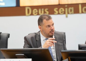 Governo do Maranhão – Ao assumir comando da Assembleia, Rodrigo Lago recebe cumprimentos dos colegas parlamentares