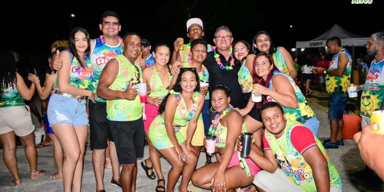 Carnaval de Matōes do Norte reúne blocos em arrastão da folia