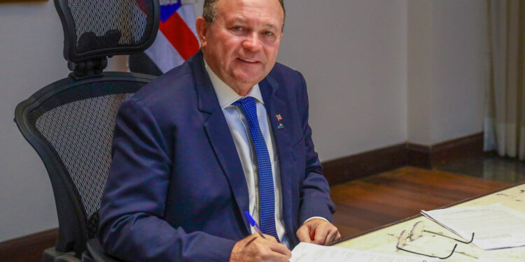 São Luís/MA – Carlos Brandão busca consenso para reajuste salarial de professores