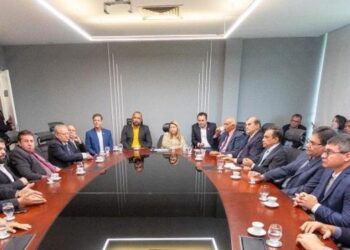 São Luís/MA – Iracema Vale discute fortalecimento da economia com representantes da classe empresarial maranhense