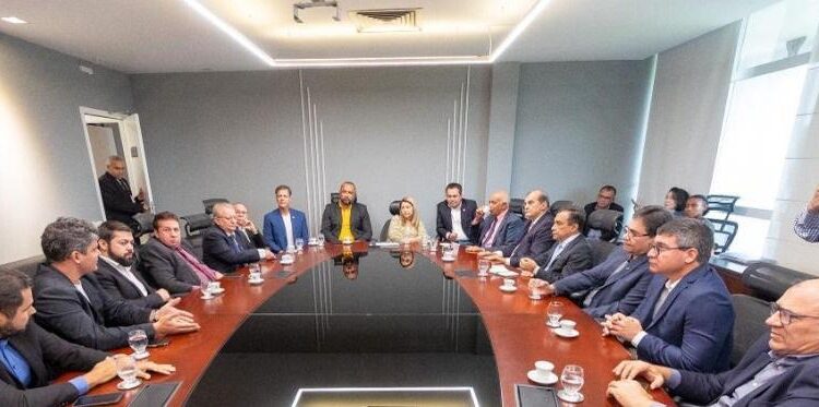 São Luís/MA – Iracema Vale discute fortalecimento da economia com representantes da classe empresarial maranhense