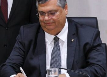 FLÁVIO DINO SOLICITA FORMALMENTE À PF INVESTIGAÇÃO SOBRE JOIAS DE BOLSONARO