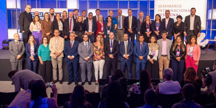 Brasília – Felipe Camarão debate temas urgentes da Educação em Conselho de Secretários