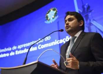 Juscelino Filho descumpre ordens de Lula e recontrata bolsonaristas, diz jornal