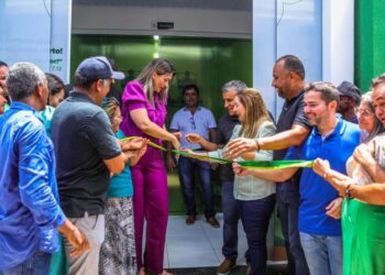 SÃO ROBERTO/MA – Iracema Vale prestigia inauguração de prédio da Prefeitura e entrega ambulância