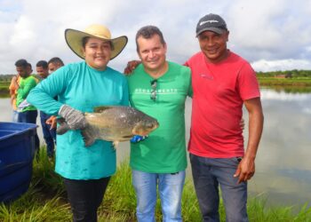 MATÕES DO NORTE – Vereadores participam da entrega de tradicional entrega de peixe.