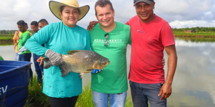 MATÕES DO NORTE – Vereadores participam da entrega de tradicional entrega de peixe.