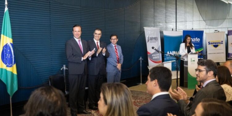 MARANHÃO – Procurador-geral do Estado participa do lançamento da Frente Parlamentar Mista em defesa da Advocacia Pública, em Brasília